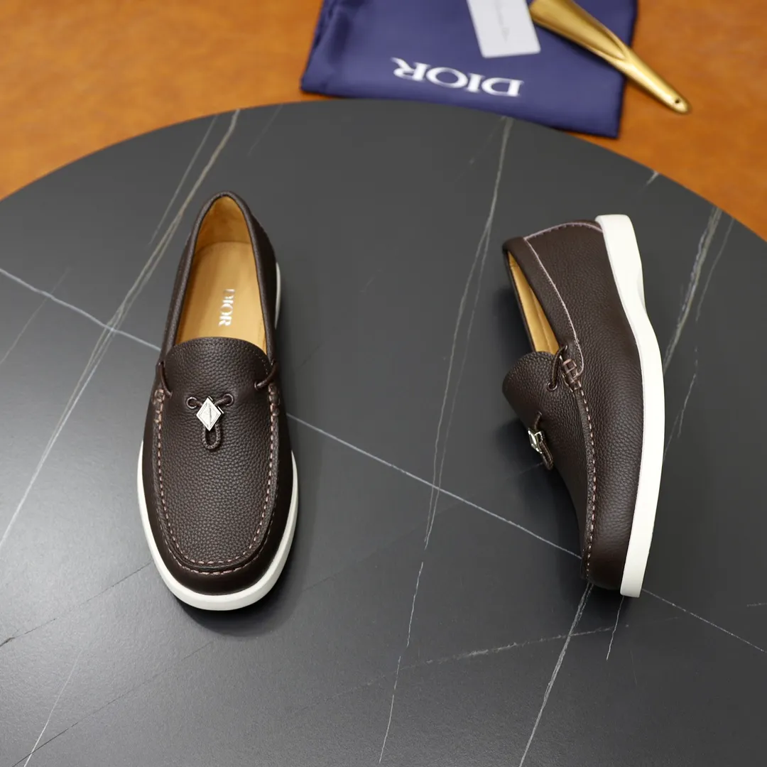 Ex-factory price: 540🙅‍♂️🙅‍♂️🙅‍♂️ Brand: Dior DIOR Standard code: Men's code 38/44 (45 can be customized) Grade: Same as the official website Material: Original cowhide stitching, cowhide lining, original TPU wear-resistant soft outsole Style categories: Leisure and sports version, footwear for driving, young fashion, European and American trends, British style Color: actual picture color